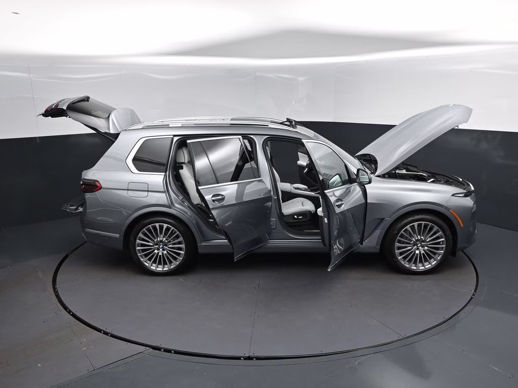 2027 Skyscraper Grey Metallic BMW X7 xDrive40i AWD SUV