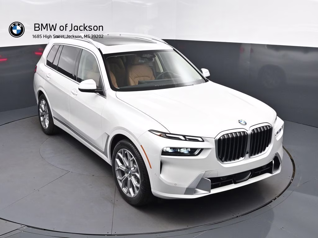 2027 Mineral White Metallic BMW X7 xDrive40i AWD SUV