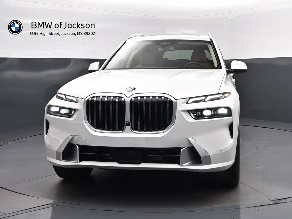 2027 Mineral White Metallic BMW X7 xDrive40i AWD SUV