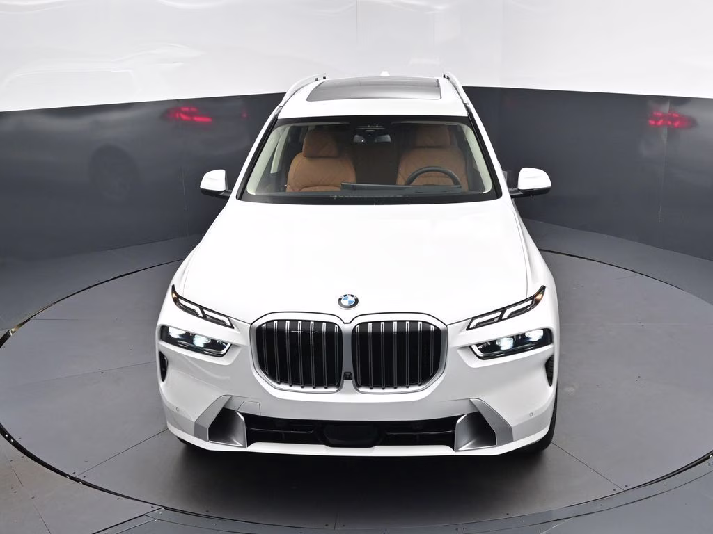2027 Mineral White Metallic BMW X7 xDrive40i AWD SUV