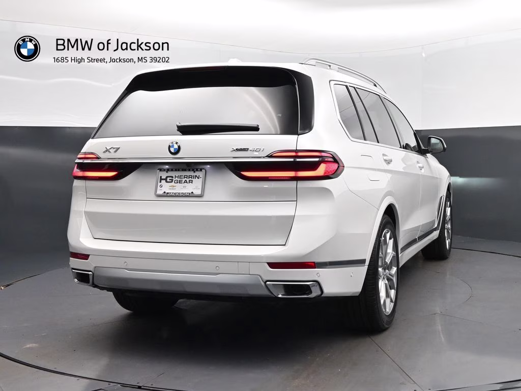2027 Mineral White Metallic BMW X7 xDrive40i AWD SUV