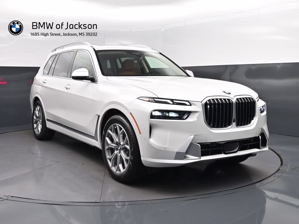 2027 Mineral White Metallic BMW X7 xDrive40i AWD SUV