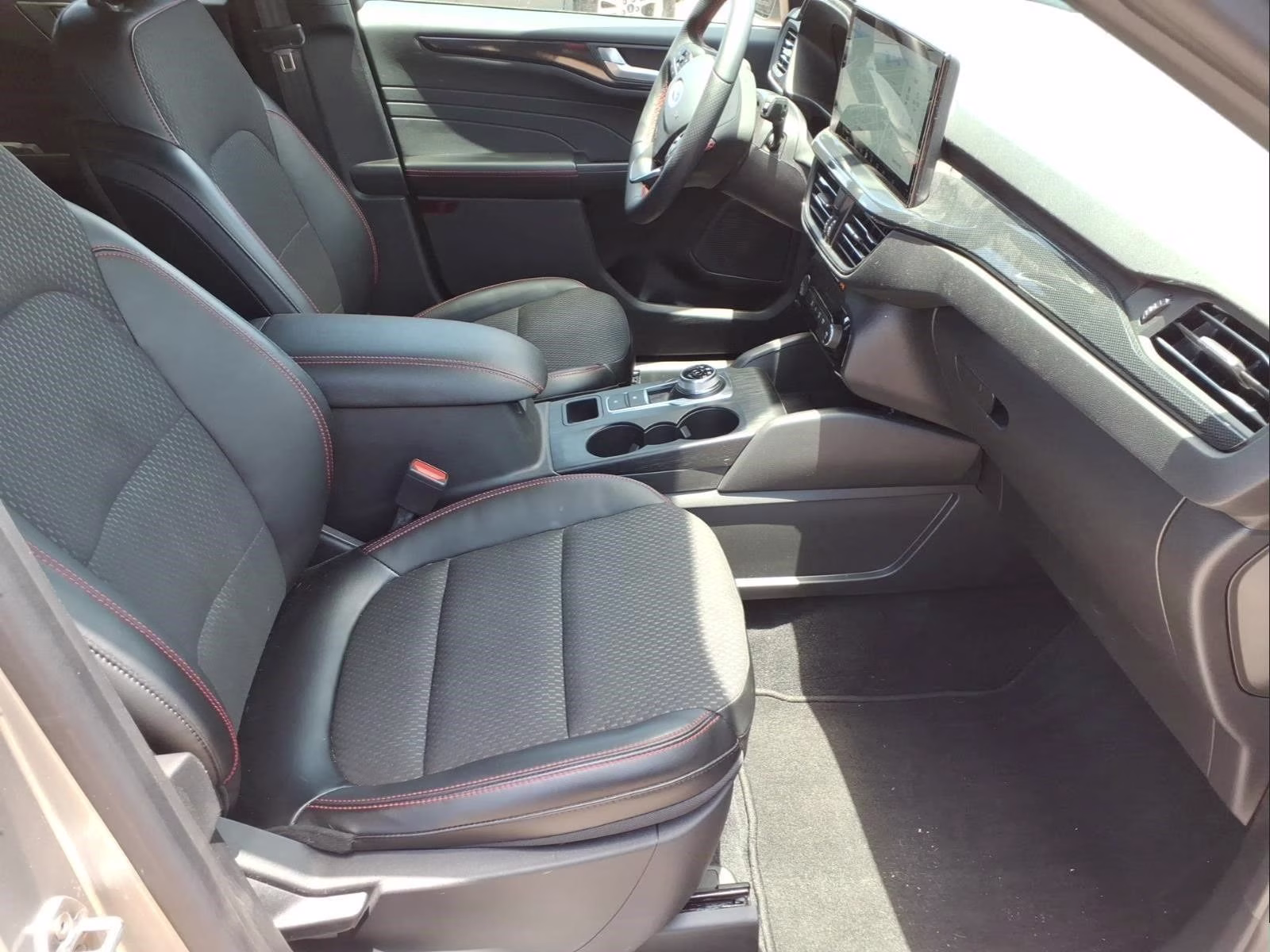 2024 Silver Metallic Ford Escape ST-Line FWD SUV