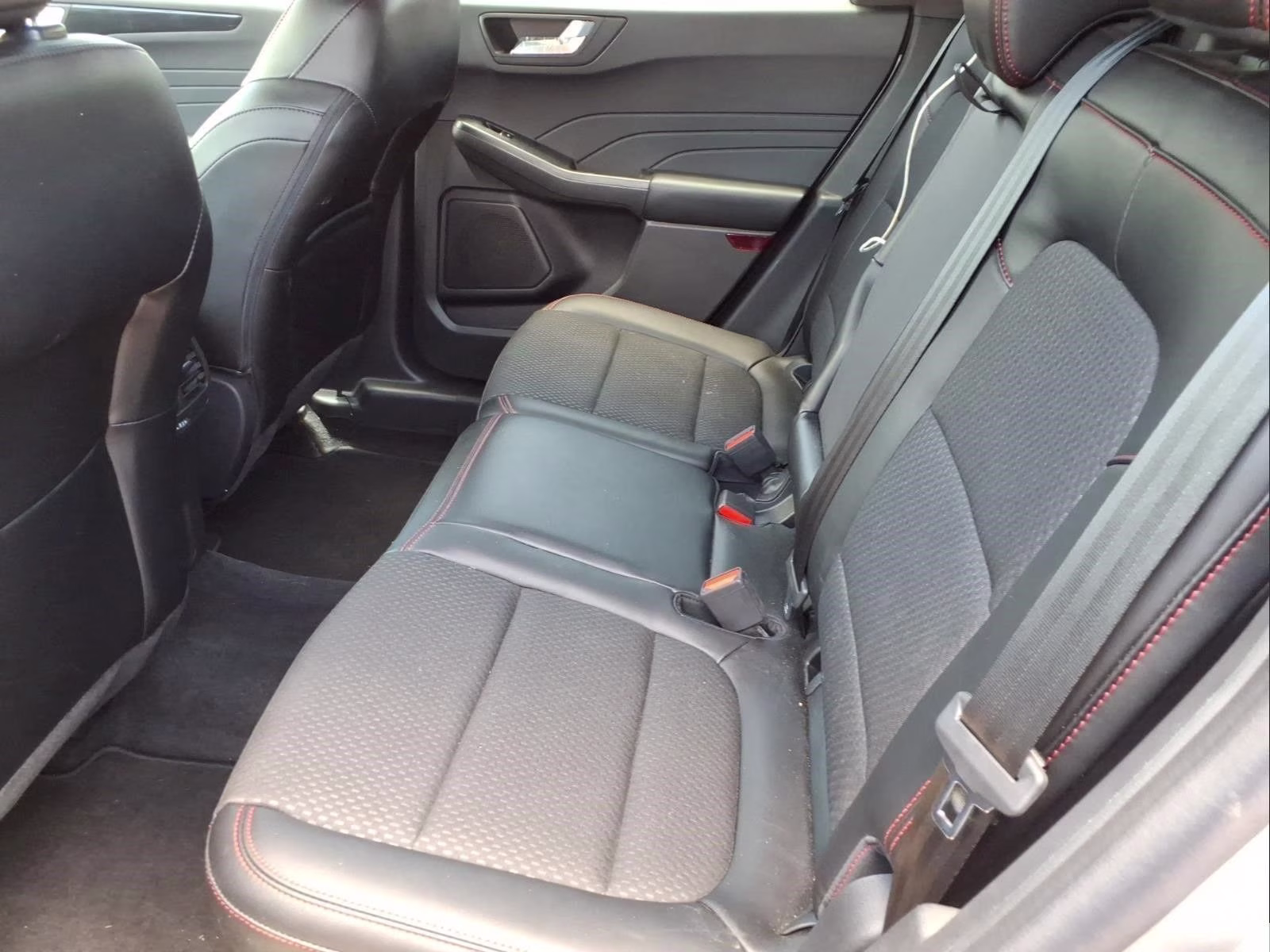 2024 Silver Metallic Ford Escape ST-Line FWD SUV