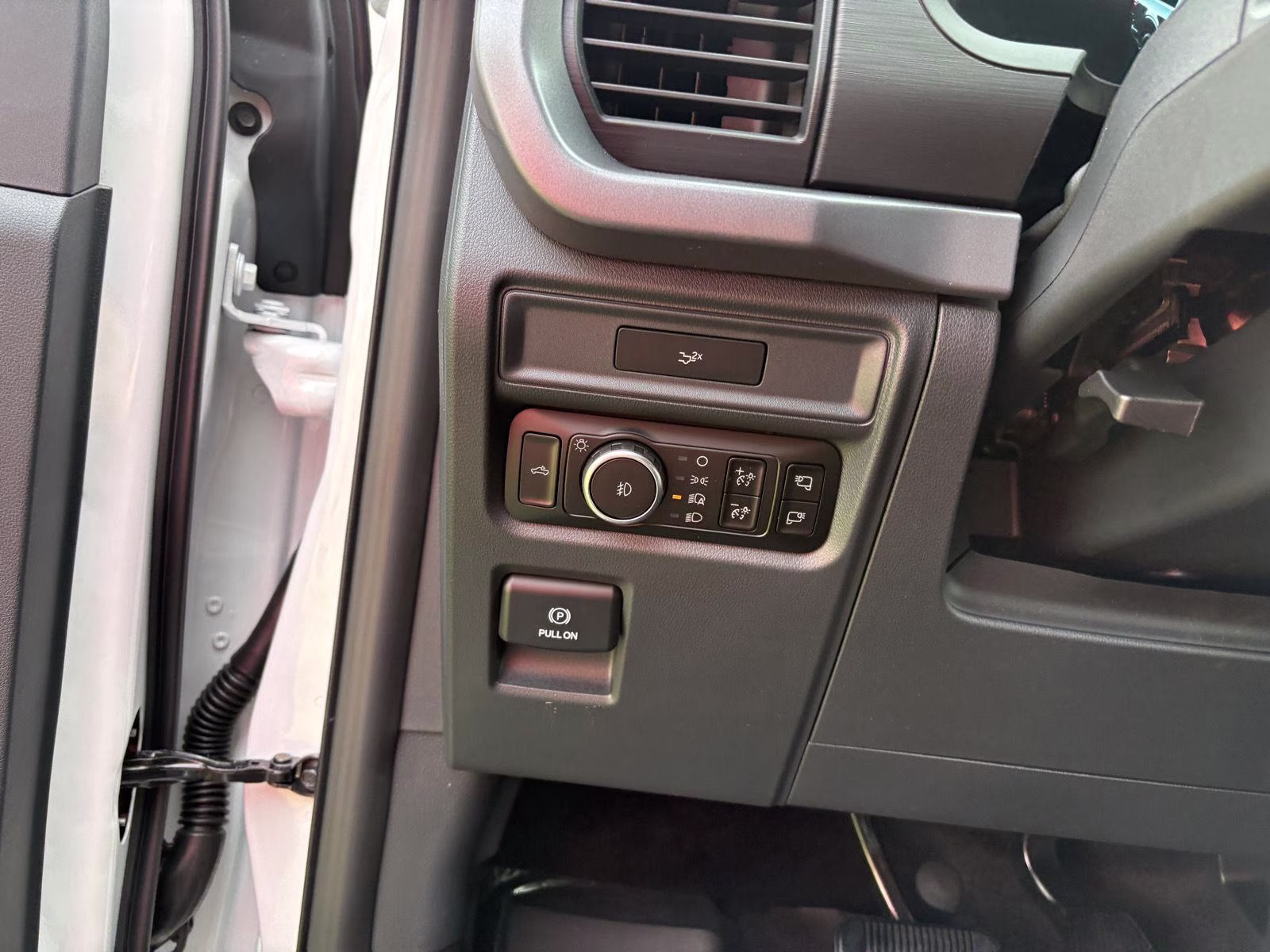 2026 Oxford White Ford F-150 XLT 4X4 Truck