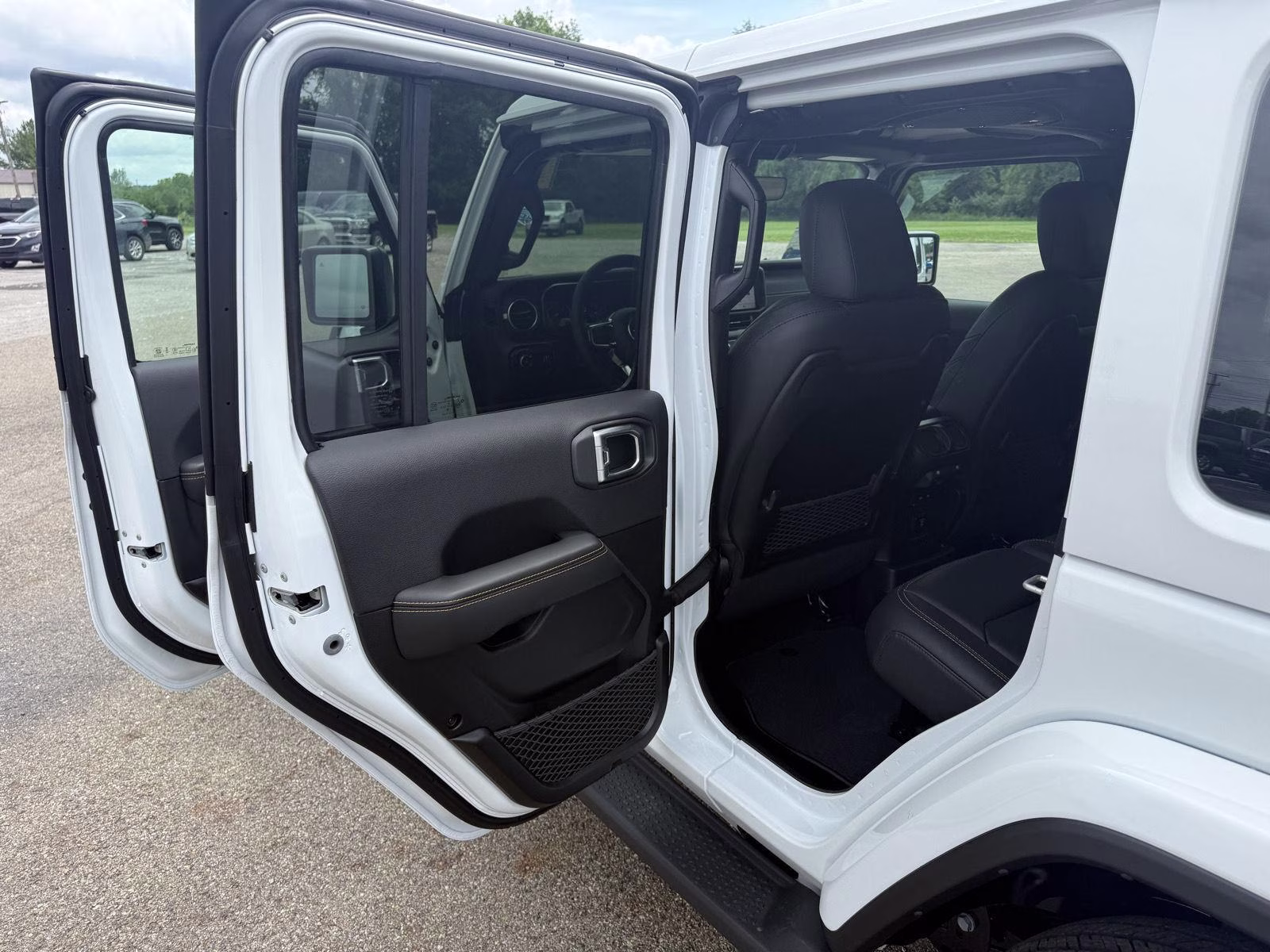 2026 Bright White Clearcoat Jeep Wrangler Sahara 4X4 4-door