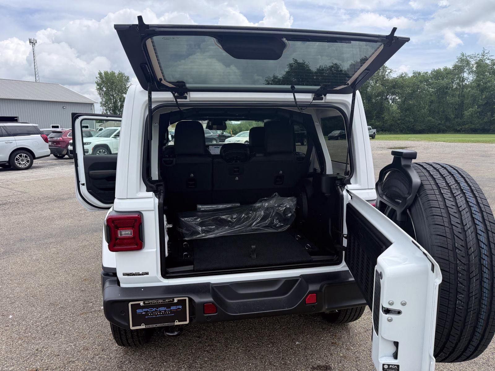 2026 Bright White Clearcoat Jeep Wrangler Sahara 4X4 4-door