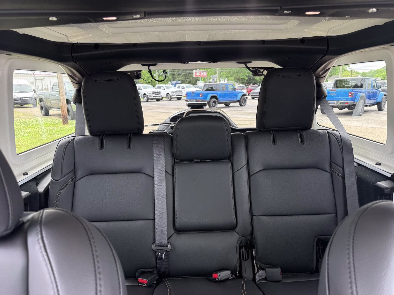 2026 Bright White Clearcoat Jeep Wrangler Sahara 4X4 4-door