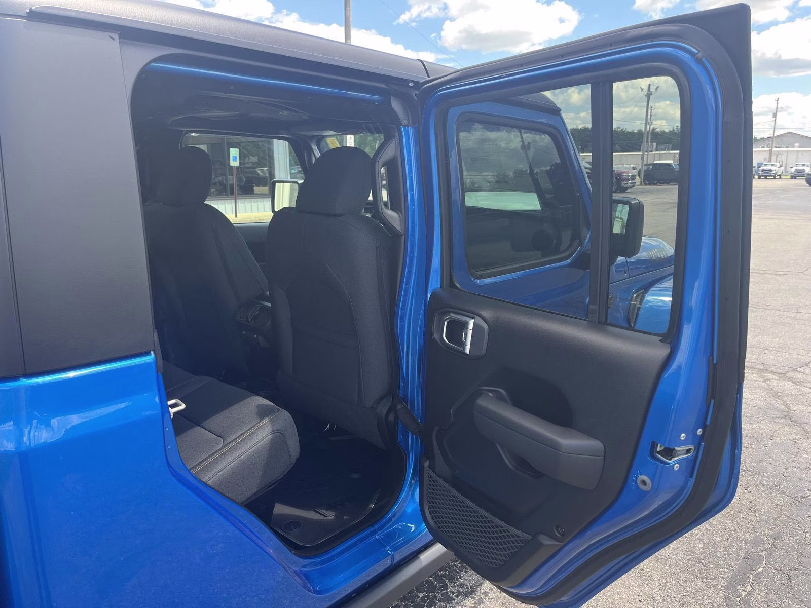 2026 Hydro Blue Pearlcoat Jeep Gladiator Willys 4X4 Truck