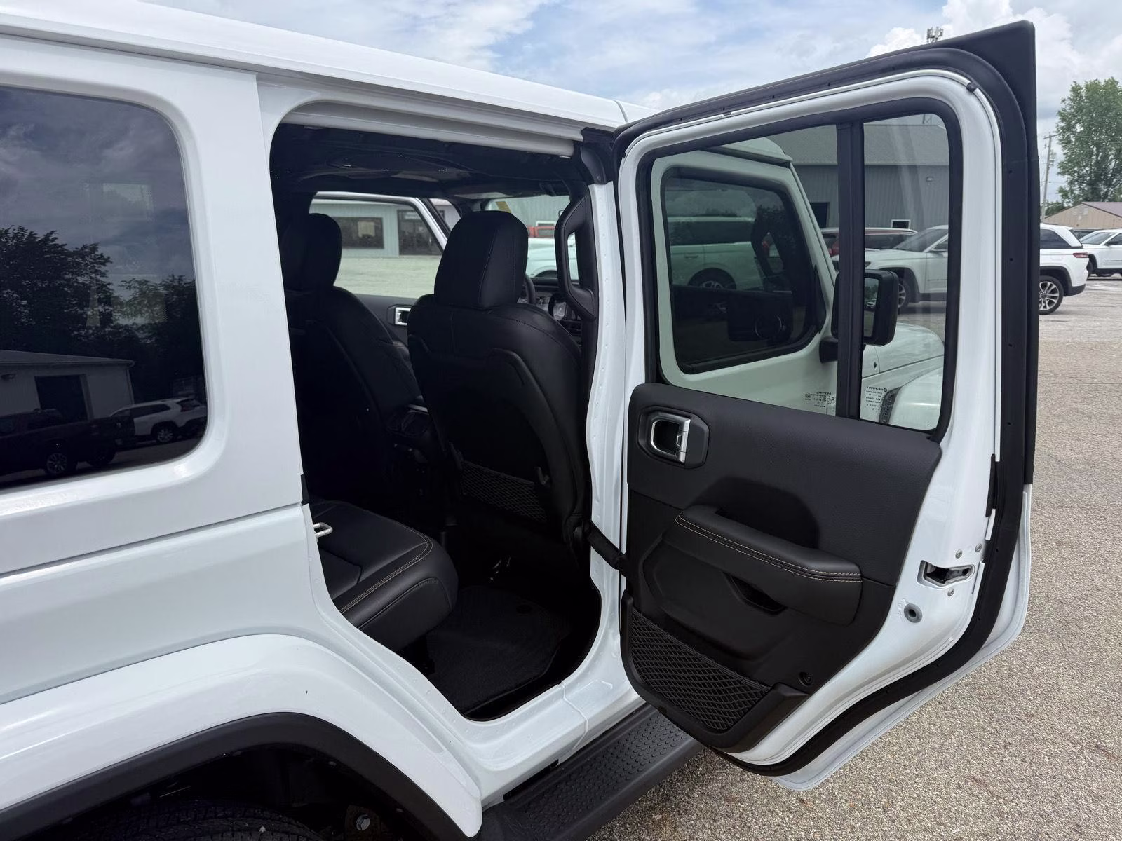 2026 Bright White Clearcoat Jeep Wrangler Sahara 4X4 4-door