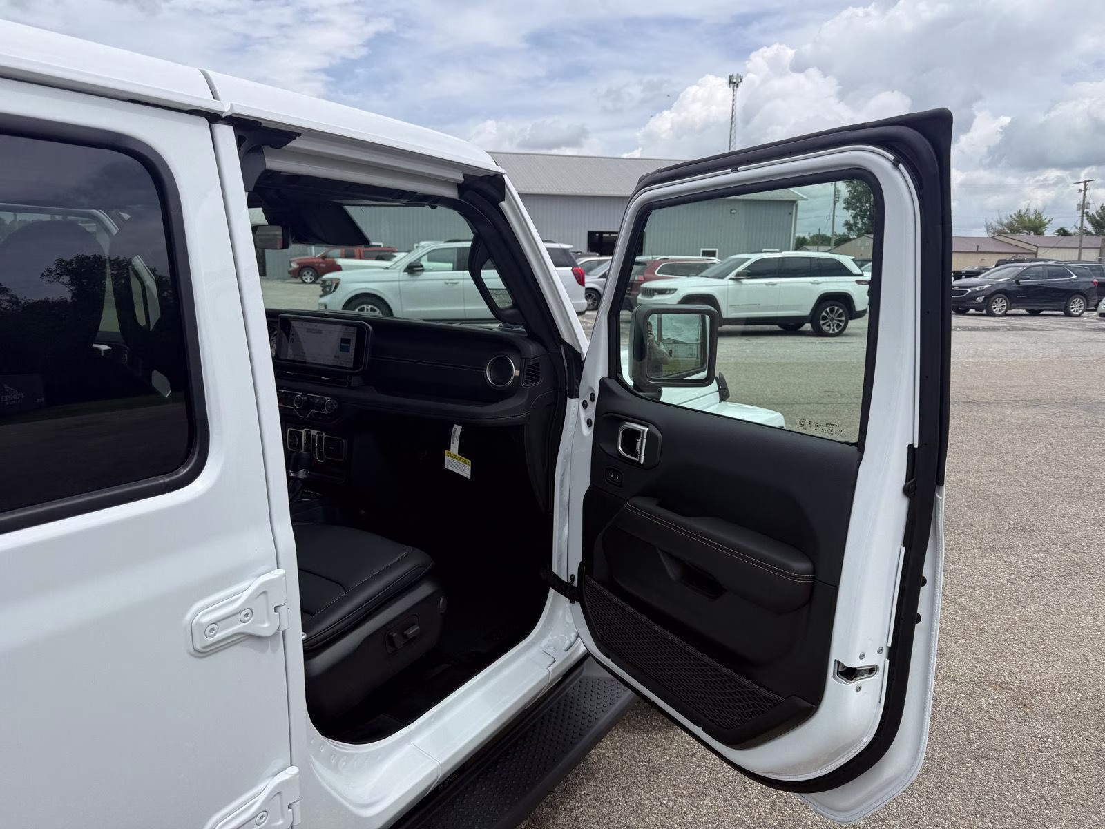 2026 Bright White Clearcoat Jeep Wrangler Sahara 4X4 4-door