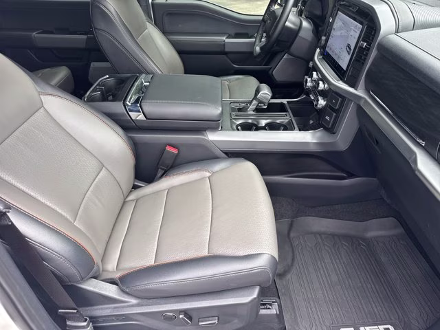 2025 White Metallic Ford F-150 LARIAT 4X4 Truck