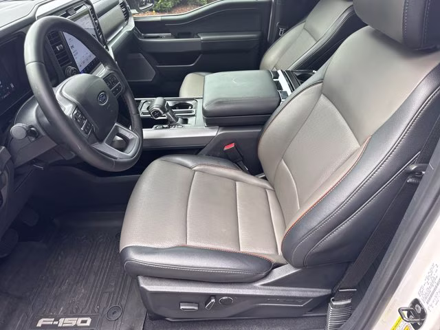 2025 White Metallic Ford F-150 LARIAT 4X4 Truck