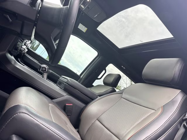 2025 White Metallic Ford F-150 LARIAT 4X4 Truck