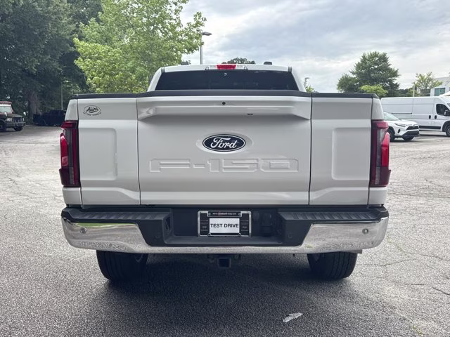 2025 White Metallic Ford F-150 LARIAT 4X4 Truck