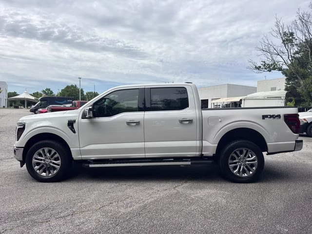 2025 White Metallic Ford F-150 LARIAT 4X4 Truck