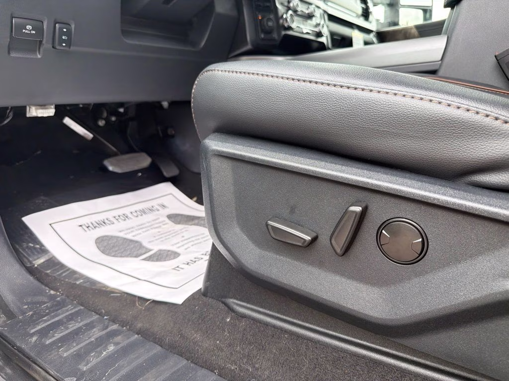 2026 Gray Metallic Ford Super Duty F-350 SRW Lariat 4X4 Truck
