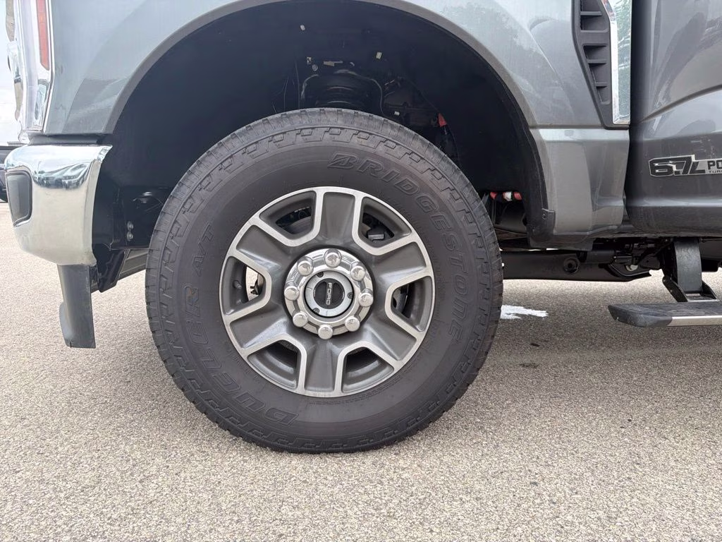 2026 Gray Metallic Ford Super Duty F-350 SRW Lariat 4X4 Truck