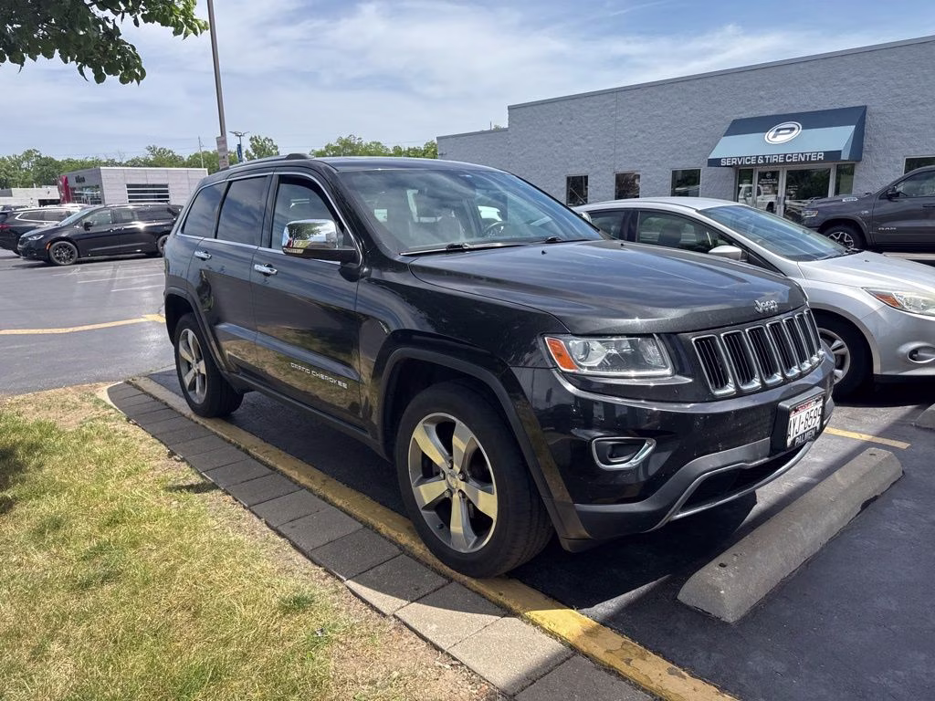 2014 Brilliant Black Crystal Pearlcoat Jeep Grand Cherokee Limited 4X4 SUV