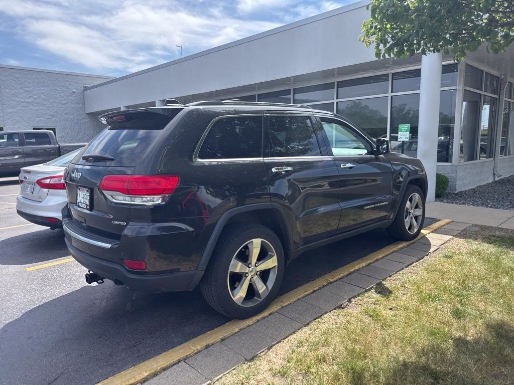 2014 Brilliant Black Crystal Pearlcoat Jeep Grand Cherokee Limited 4X4 SUV
