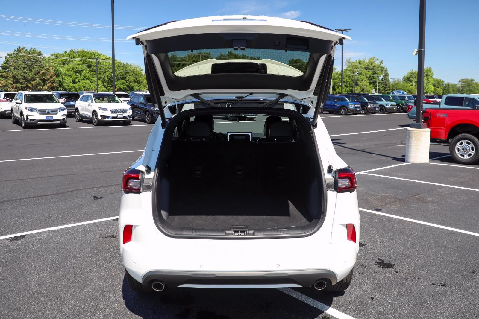 2024 Star White Metallic Tri-Coat Ford Escape ST-Line AWD SUV