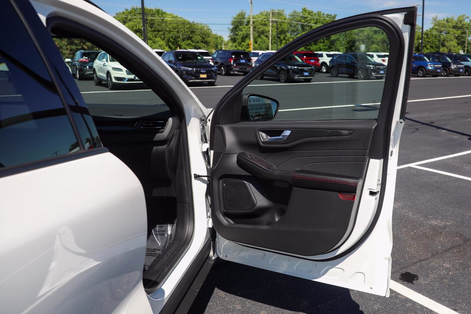 2024 Star White Metallic Tri-Coat Ford Escape ST-Line AWD SUV
