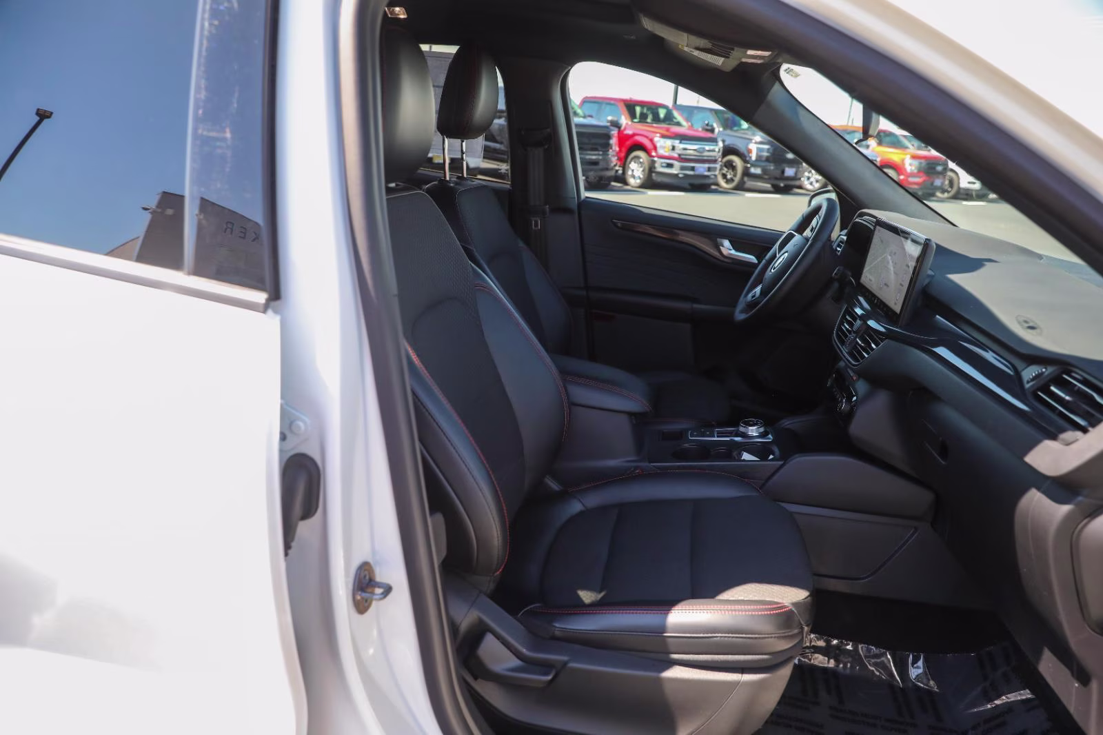 2024 Star White Metallic Tri-Coat Ford Escape ST-Line AWD SUV