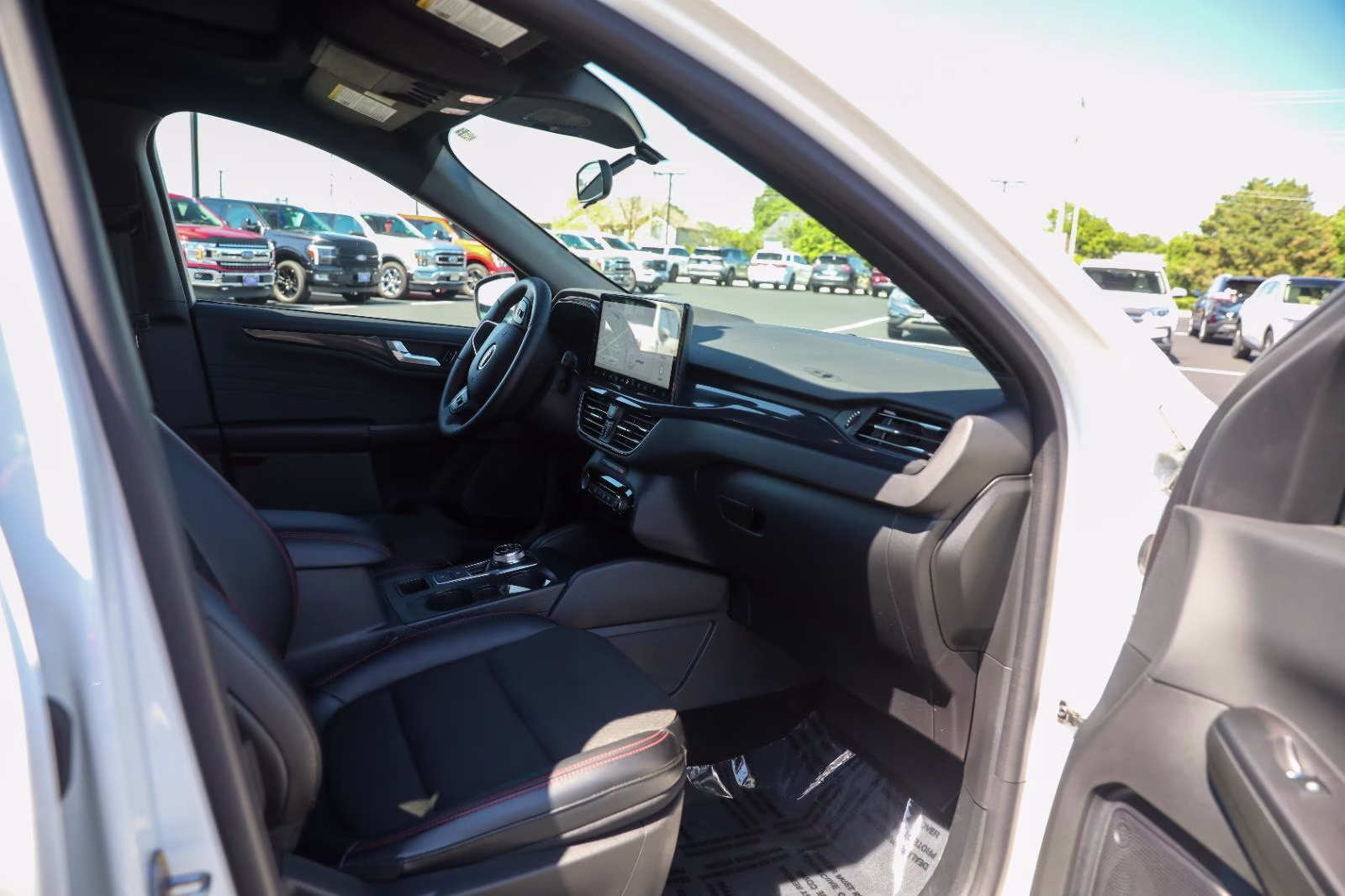 2024 Star White Metallic Tri-Coat Ford Escape ST-Line AWD SUV