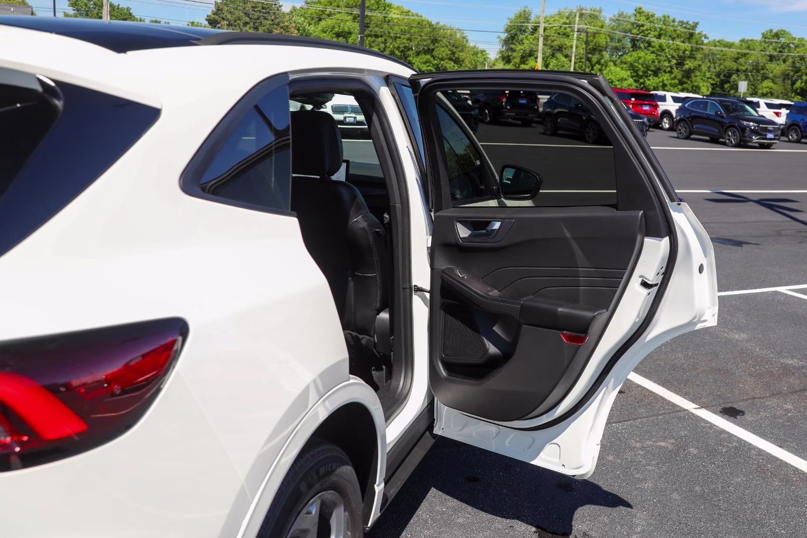 2024 Star White Metallic Tri-Coat Ford Escape ST-Line AWD SUV
