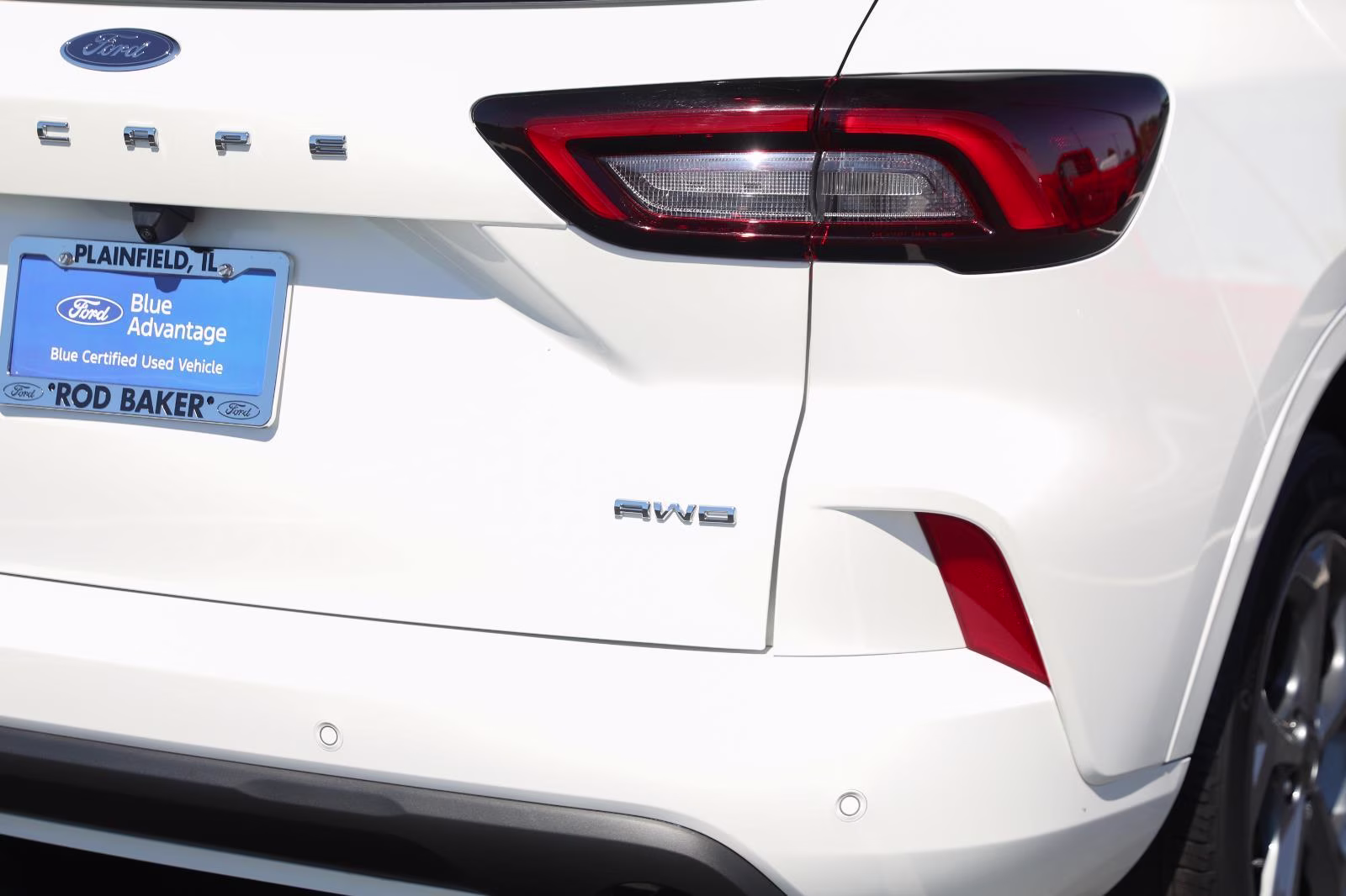 2024 Star White Metallic Tri-Coat Ford Escape ST-Line AWD SUV
