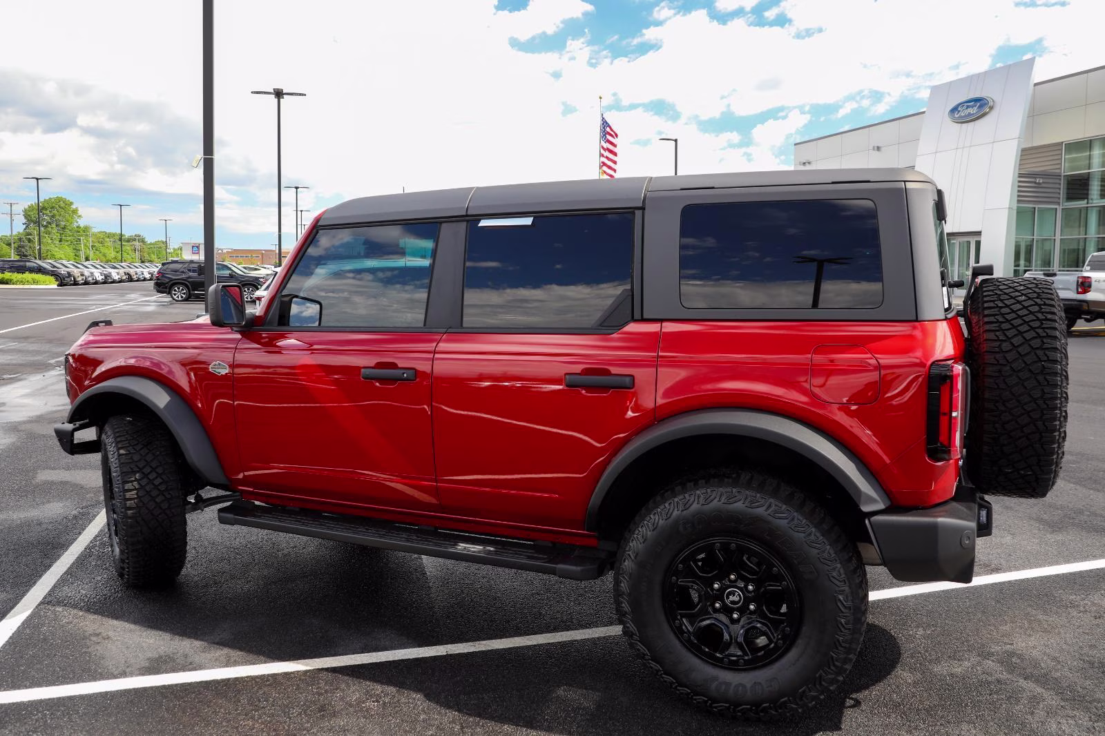 2024 Hot Pepper Red Metallic Tinted Clearcoat Ford Bronco Wildtrak 4X4 SUV