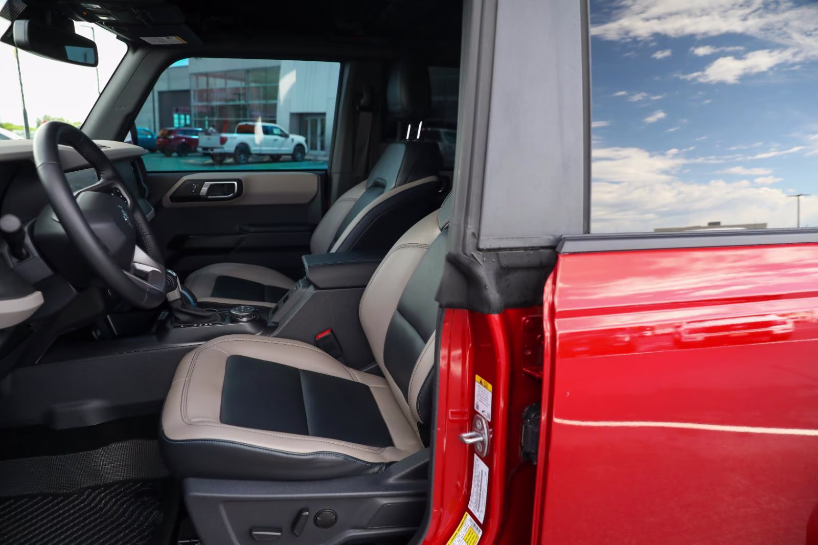 2024 Hot Pepper Red Metallic Tinted Clearcoat Ford Bronco Wildtrak 4X4 SUV