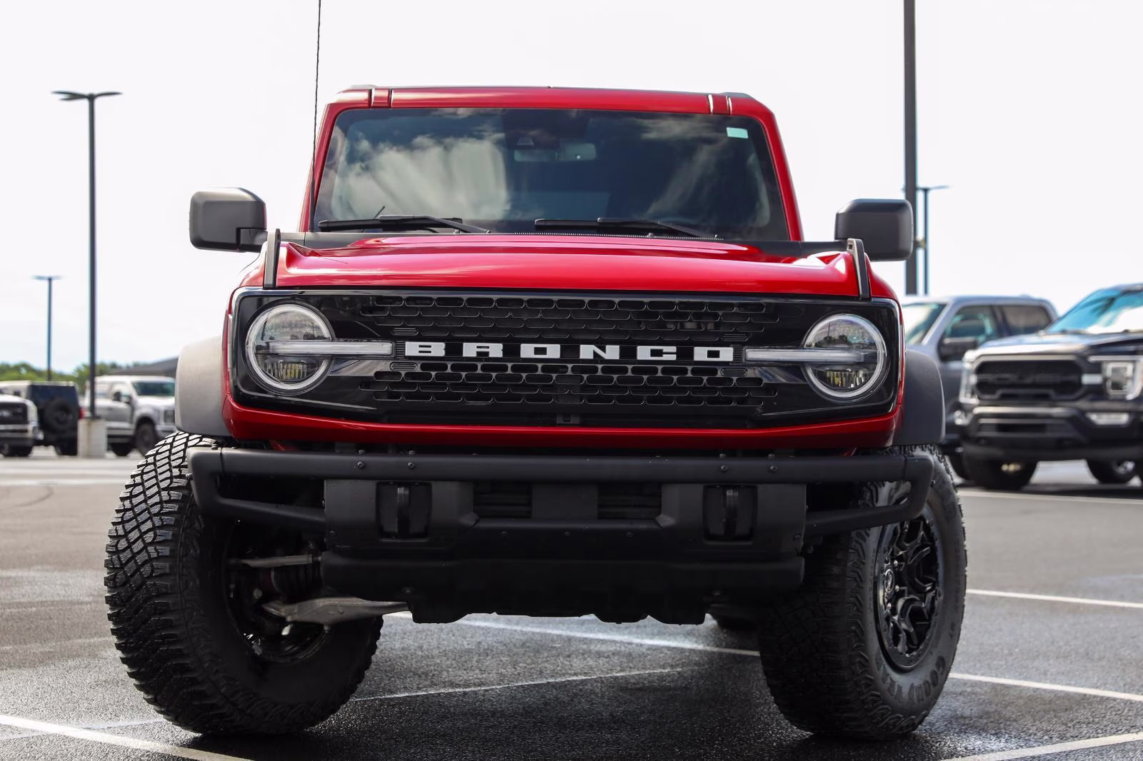 2024 Hot Pepper Red Metallic Tinted Clearcoat Ford Bronco Wildtrak 4X4 SUV
