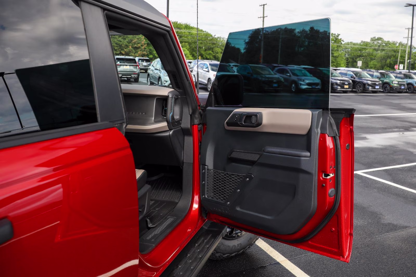 2024 Hot Pepper Red Metallic Tinted Clearcoat Ford Bronco Wildtrak 4X4 SUV