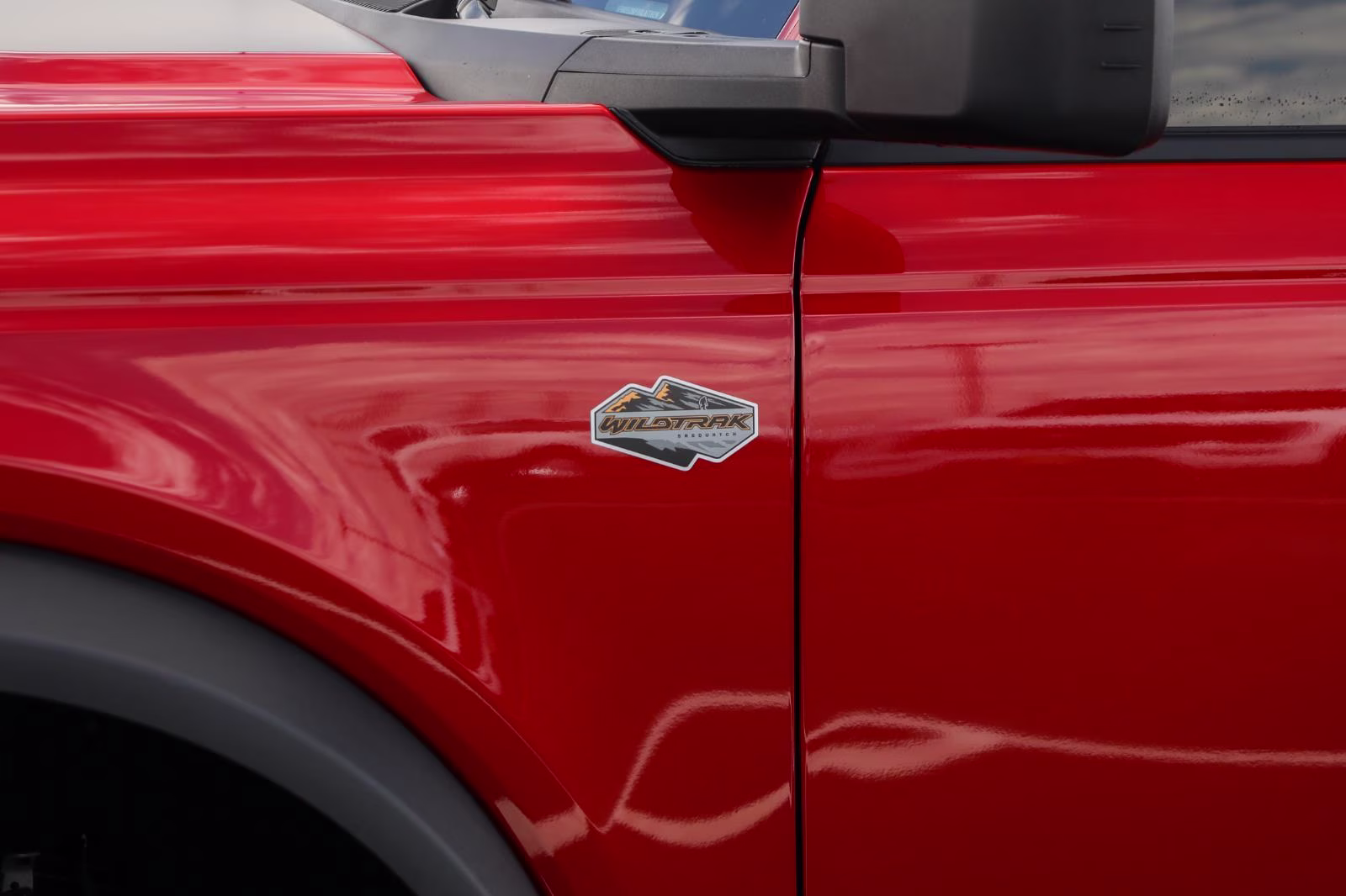 2024 Hot Pepper Red Metallic Tinted Clearcoat Ford Bronco Wildtrak 4X4 SUV