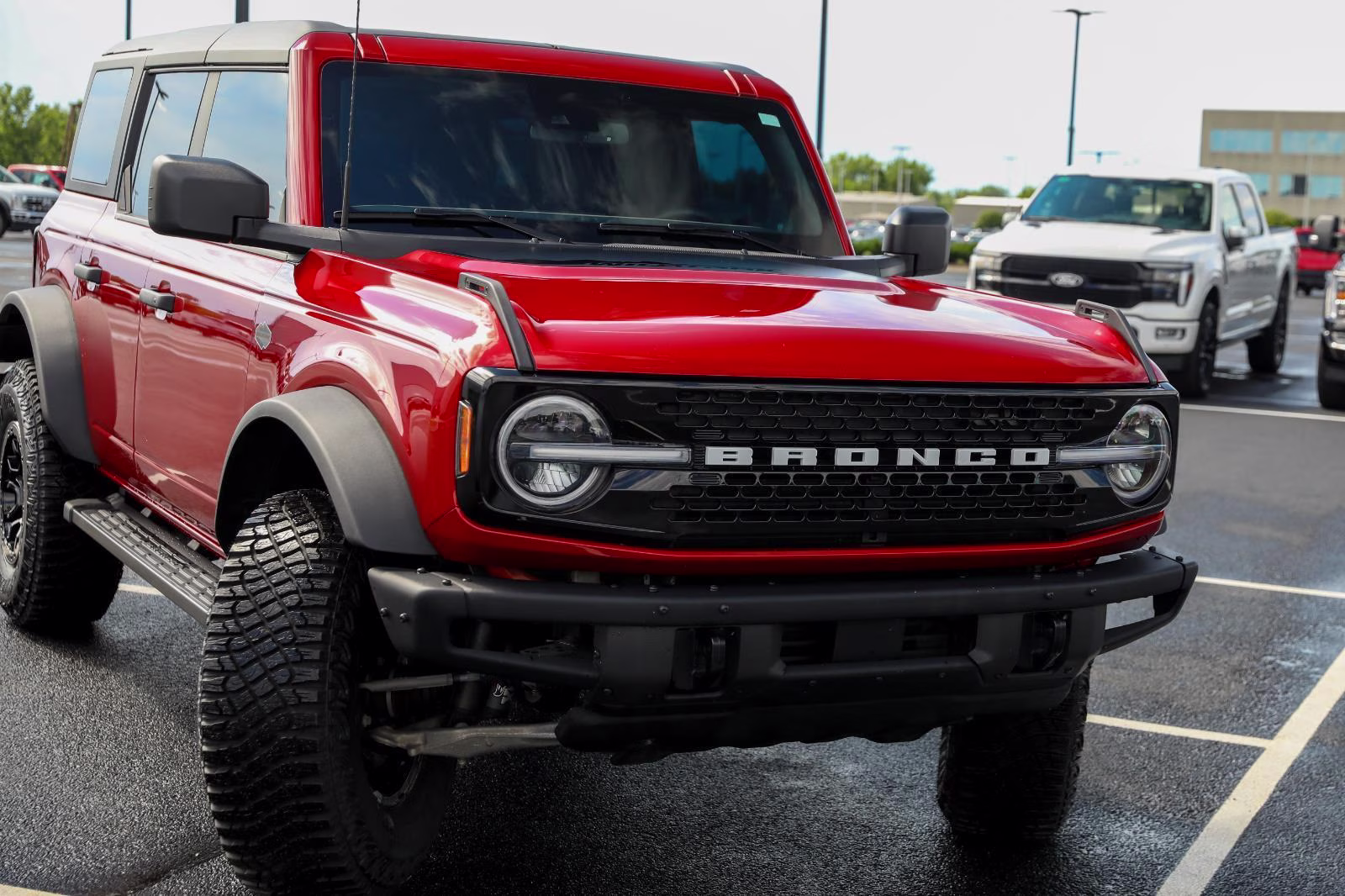 2024 Hot Pepper Red Metallic Tinted Clearcoat Ford Bronco Wildtrak 4X4 SUV