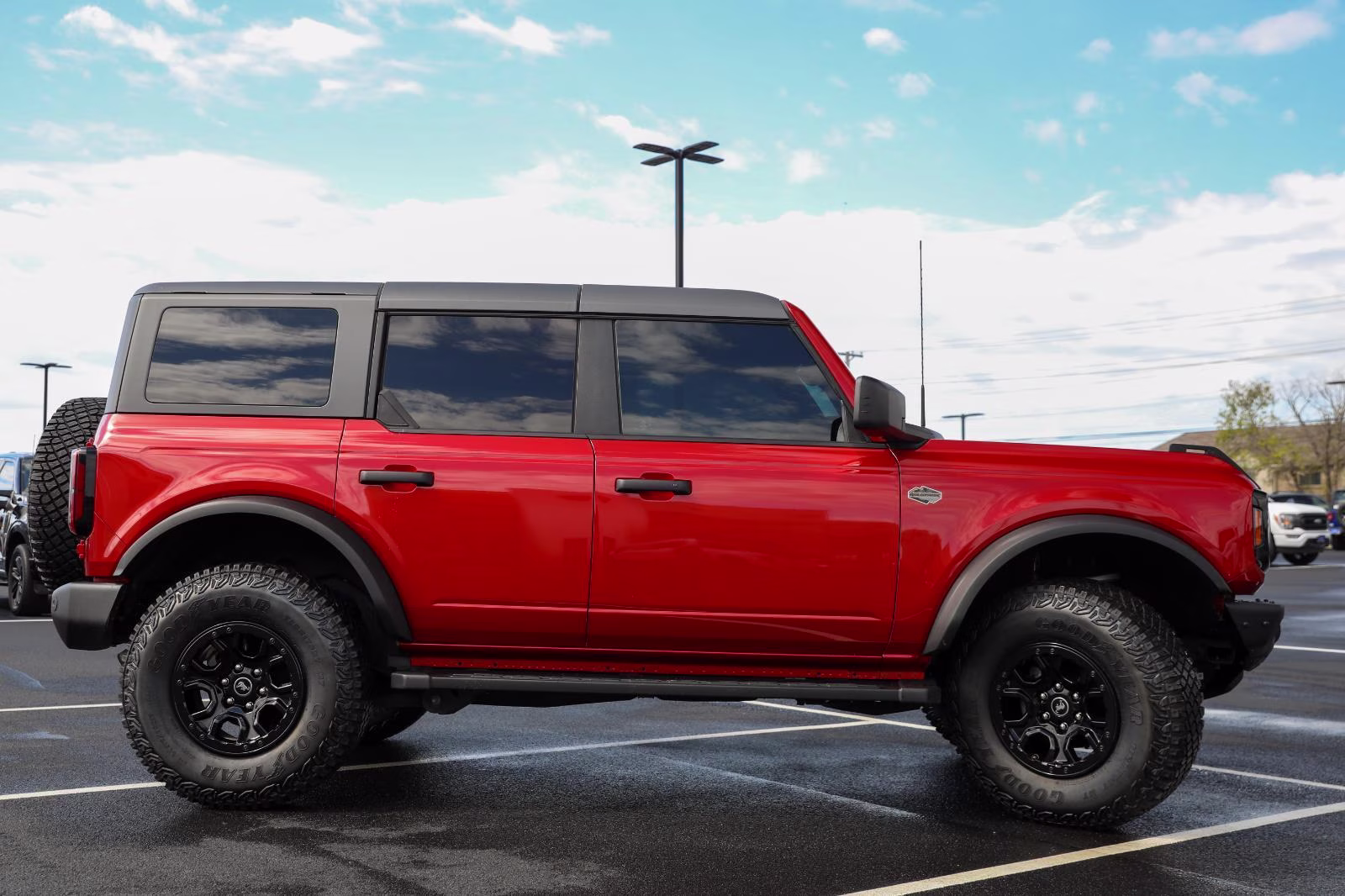 2024 Hot Pepper Red Metallic Tinted Clearcoat Ford Bronco Wildtrak 4X4 SUV
