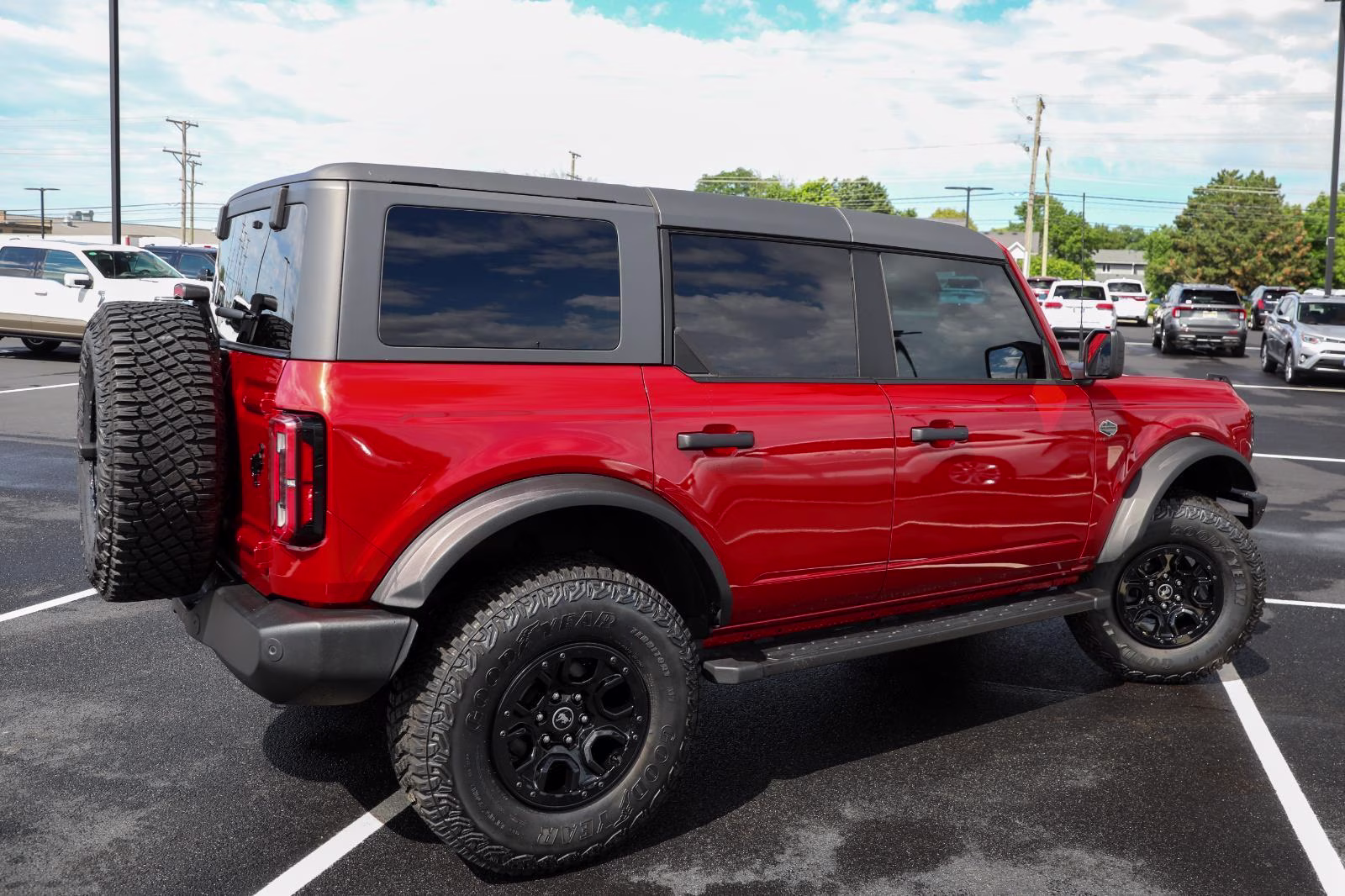 2024 Hot Pepper Red Metallic Tinted Clearcoat Ford Bronco Wildtrak 4X4 SUV