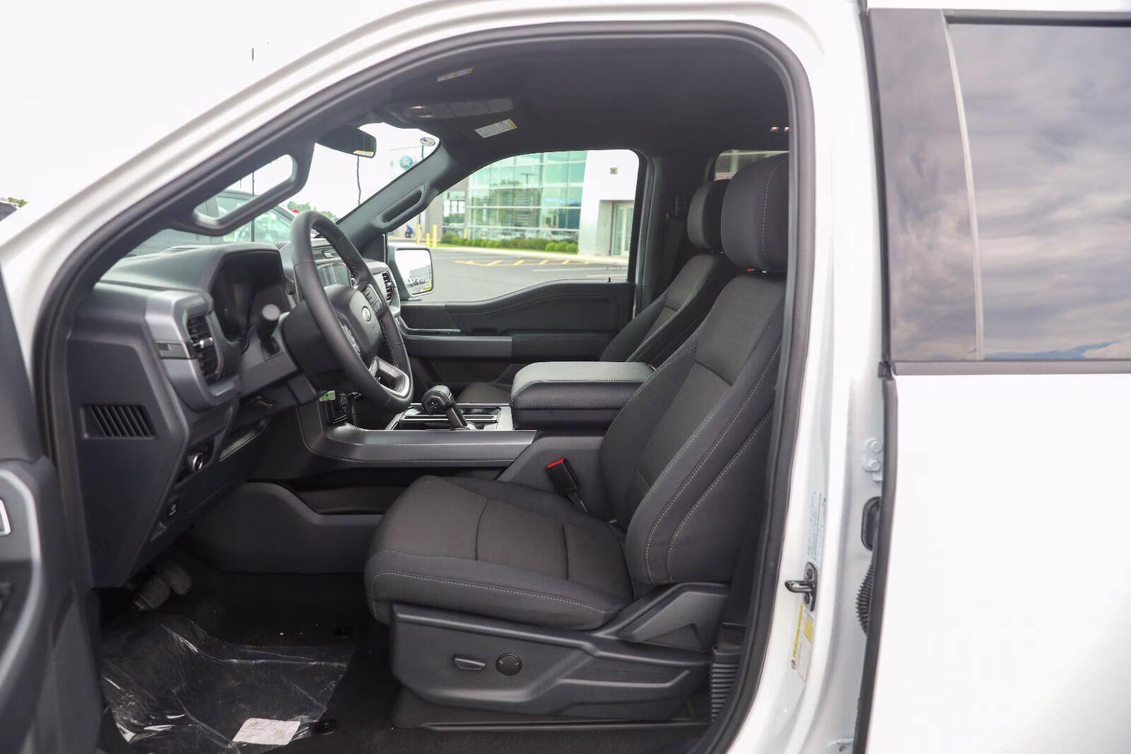 2026 Oxford White Ford F-150 XLT 4X4 Truck