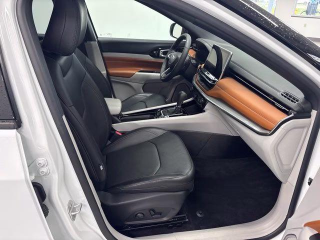 2023 Bright White Clearcoat Jeep Compass Limited 4X4 SUV