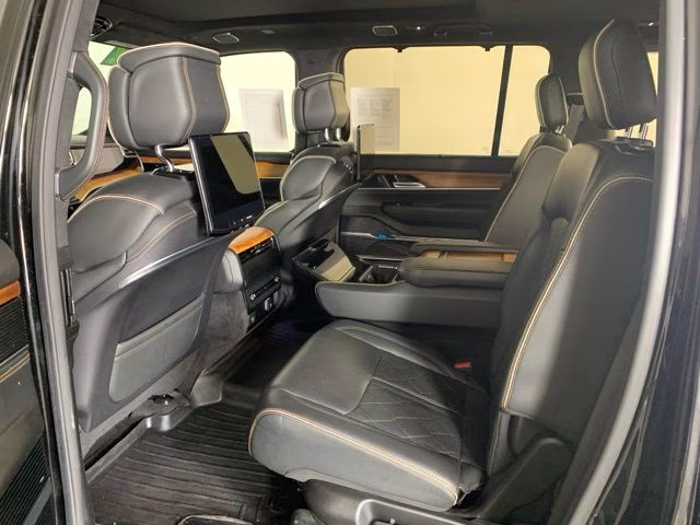 2022 Diamond Black Crystal Pearlcoat Jeep Grand Wagoneer Series III 4X4 SUV