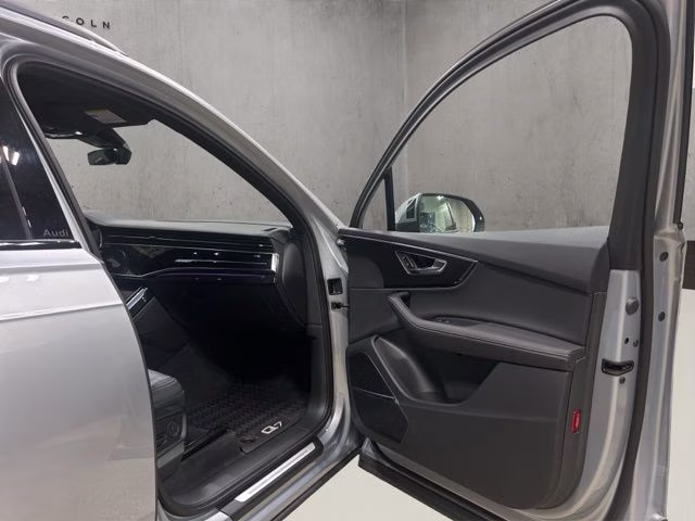 2025 Satellite Silver Metallic Audi Q7 45 Premium Plus AWD SUV