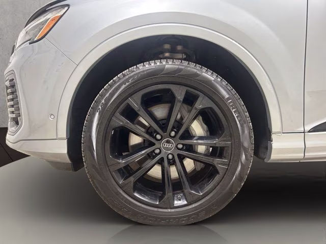 2025 Satellite Silver Metallic Audi Q7 45 Premium Plus AWD SUV