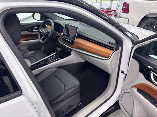 2023 Bright White Clearcoat Jeep Compass Limited 4X4 SUV