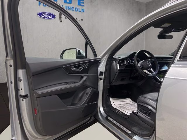 2025 Satellite Silver Metallic Audi Q7 45 Premium Plus AWD SUV