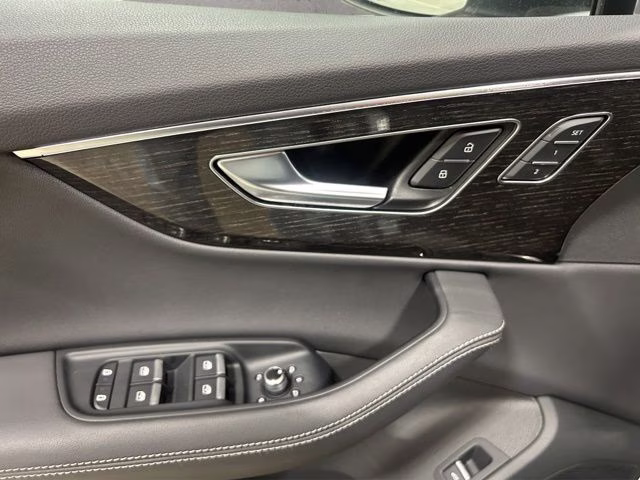 2025 Satellite Silver Metallic Audi Q7 45 Premium Plus AWD SUV