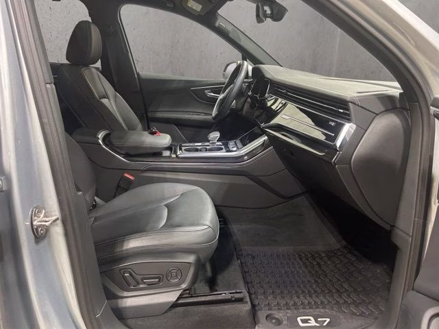 2025 Satellite Silver Metallic Audi Q7 45 Premium Plus AWD SUV