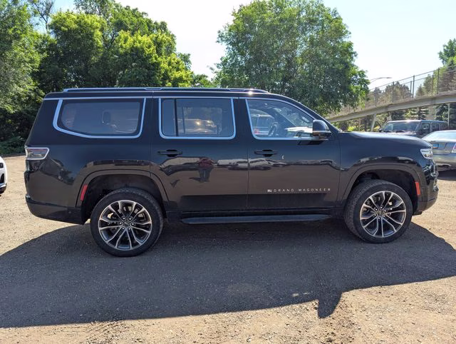 2022 Diamond Black Crystal Pearlcoat Jeep Grand Wagoneer Series III 4X4 SUV