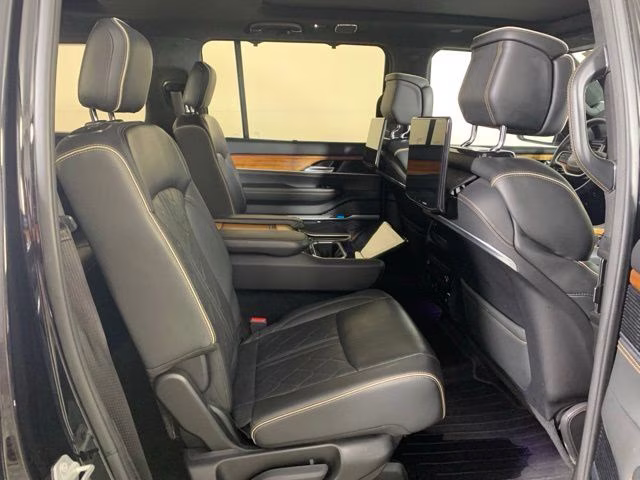 2022 Diamond Black Crystal Pearlcoat Jeep Grand Wagoneer Series III 4X4 SUV
