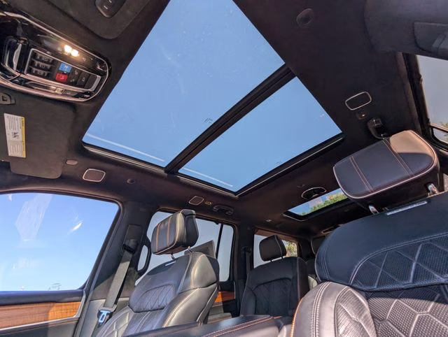 2022 Diamond Black Crystal Pearlcoat Jeep Grand Wagoneer Series III 4X4 SUV